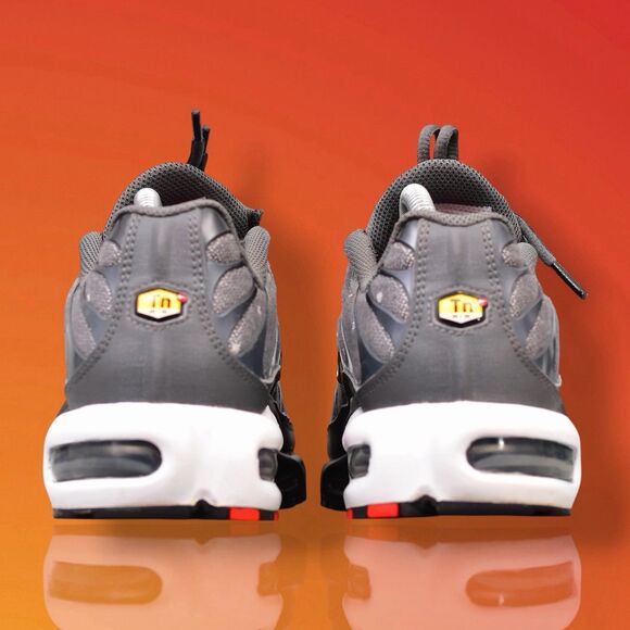 nike air max plus se mens size 7.5 iron grey-metallic gold-black dm7570-002 main image 5